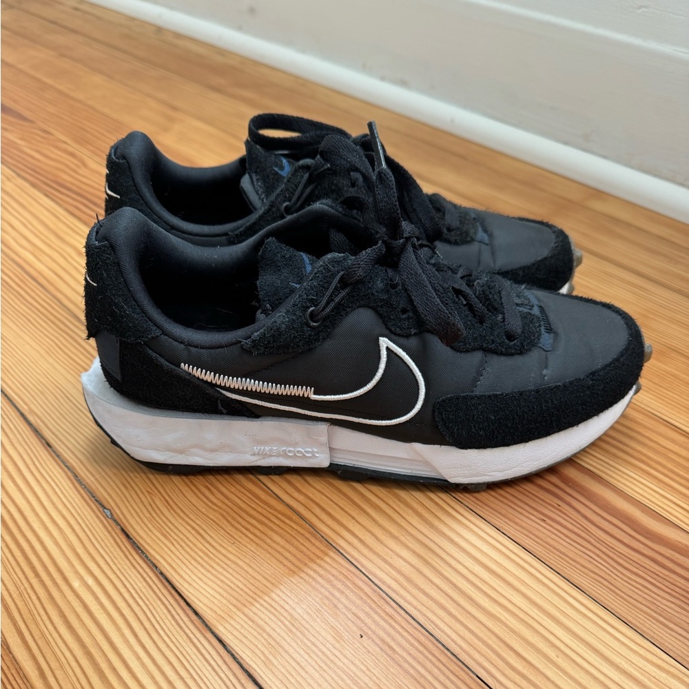 Size 6.5 women’s gym shoes